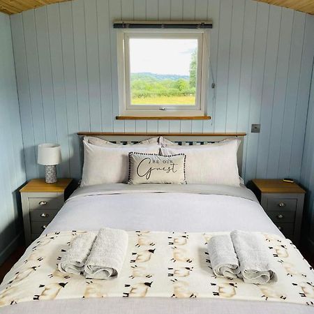 Bespoke Luxury Huts With Hot Tubs. Located In The Black Mountains. Llanveynoe Экстерьер фото