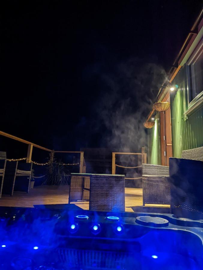 Bespoke Luxury Huts With Hot Tubs. Located In The Black Mountains. Llanveynoe Экстерьер фото