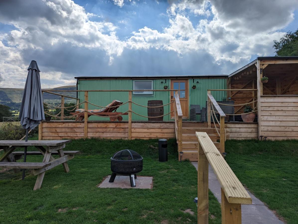 Bespoke Luxury Huts With Hot Tubs. Located In The Black Mountains. Llanveynoe Экстерьер фото