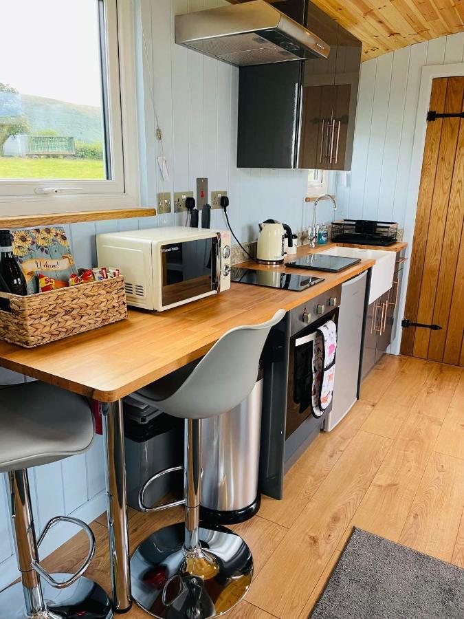 Bespoke Luxury Huts With Hot Tubs. Located In The Black Mountains. Llanveynoe Экстерьер фото