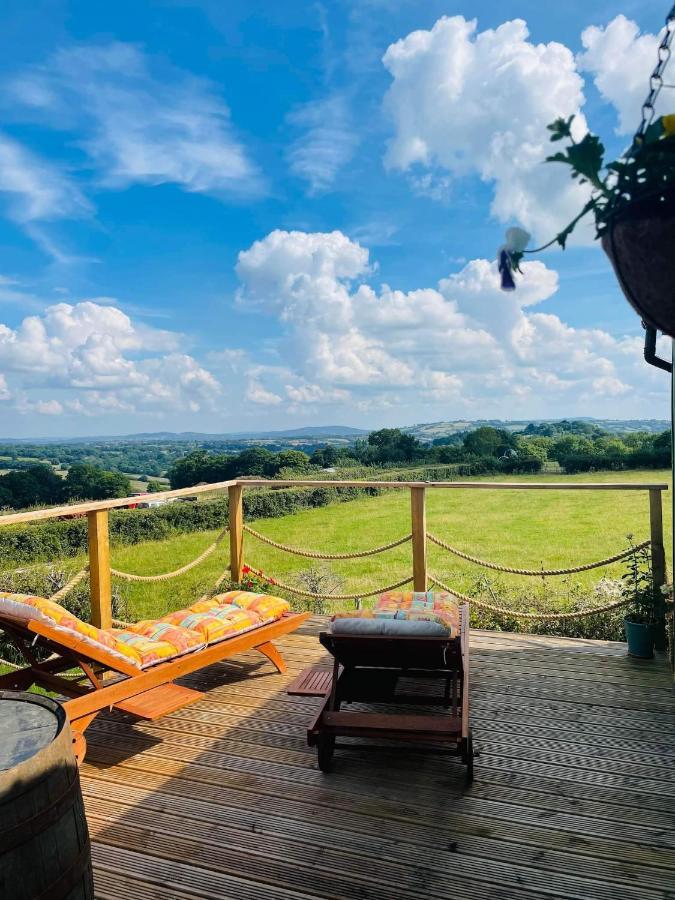 Bespoke Luxury Huts With Hot Tubs. Located In The Black Mountains. Llanveynoe Экстерьер фото